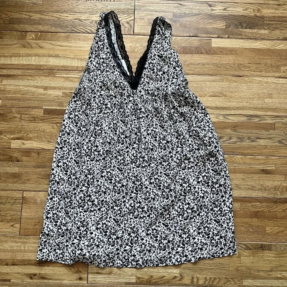 Zara V Neck‎ Sleeveless Dress With Lace Trim Size 7